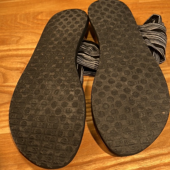 Sanuk Women's Yoga Sling Black Sandals Yoga Mat Slip On Flip Flops, size 7 - Picture 4 of 5